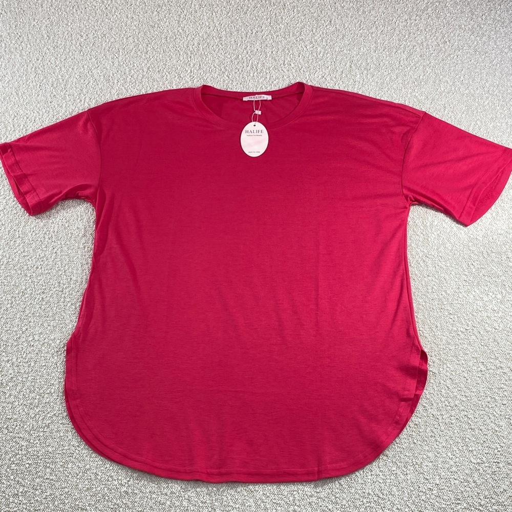 Halife Crewneck Tee in Vibrant Raspberry Pink
Woman’s medium